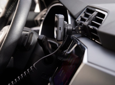 Support aimanté chargeant pour grille d’aération